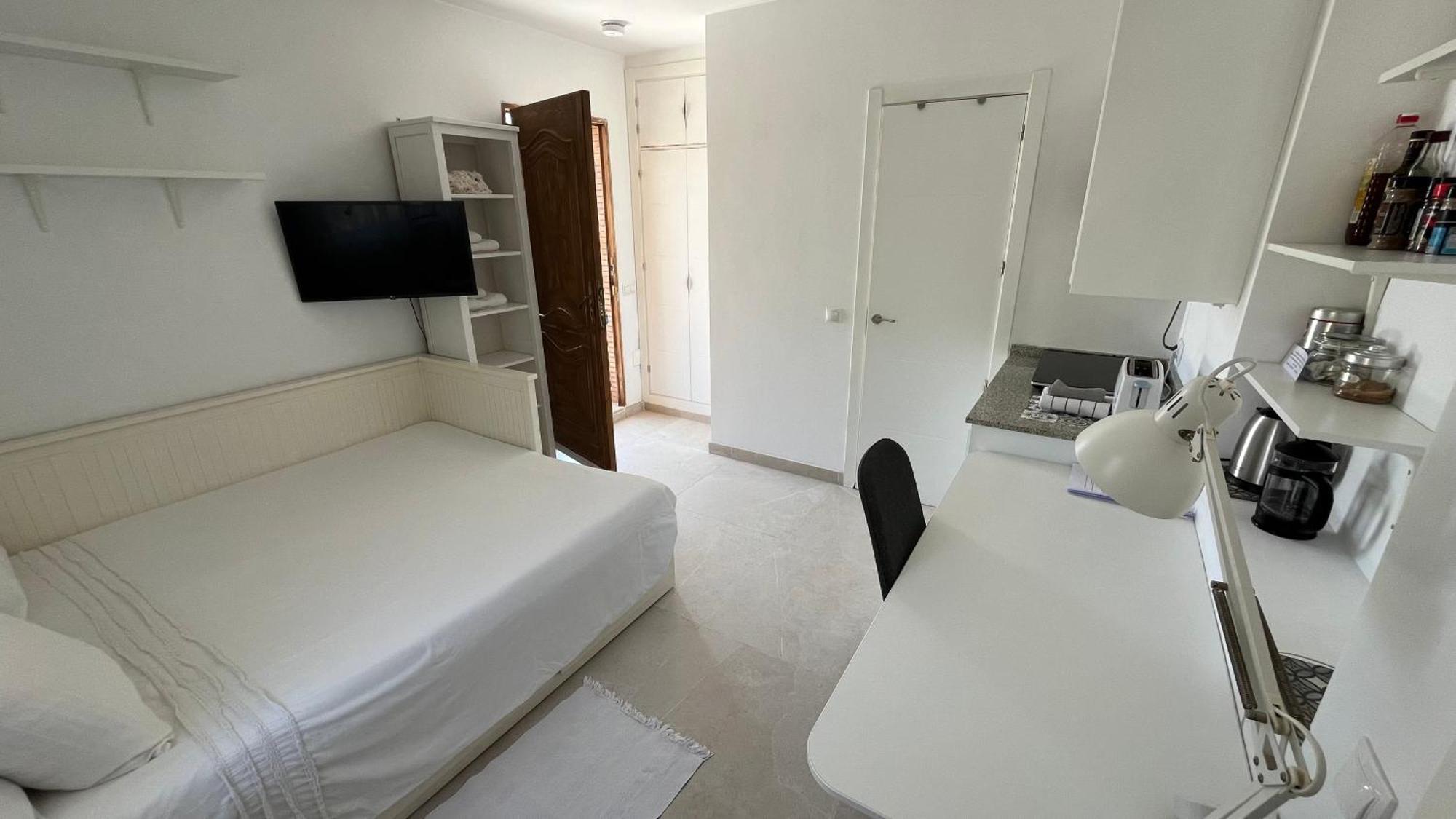 Studio Views Apartment, Cortijo Fruitful Hills マラガ エクステリア 写真